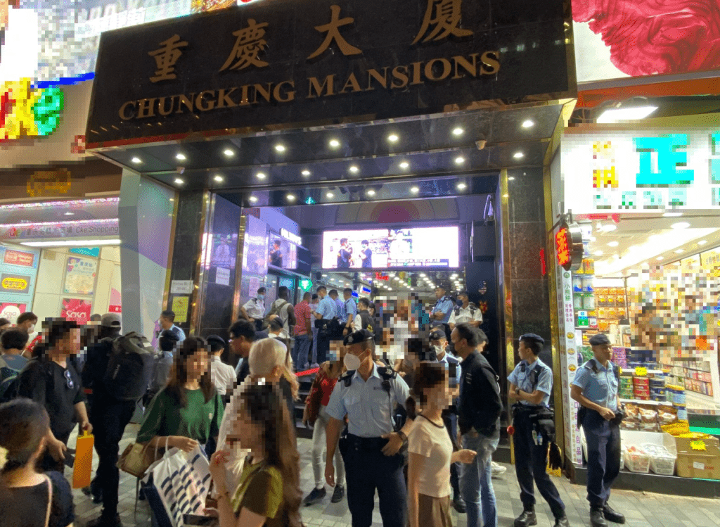 警方巡查尖沙咀重庆大厦。（警方提供）