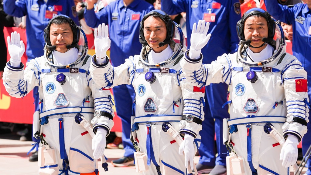 神舟二十號太空人「出差」半年。 新華社