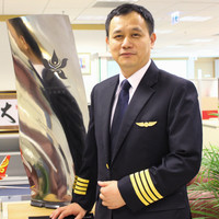 孙剑锋曾于1997年起在海南航空工作，并曾任空中巴士A330、波音737和787机长；而在港航任职期间则具有A330机长资历。