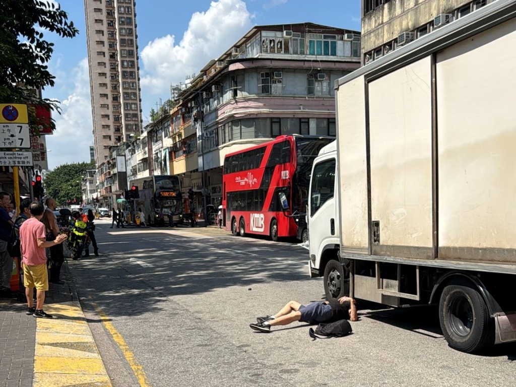傷者被困車底。FB:上水人大聯盟 傷者被困車底。FB:上水人大聯盟