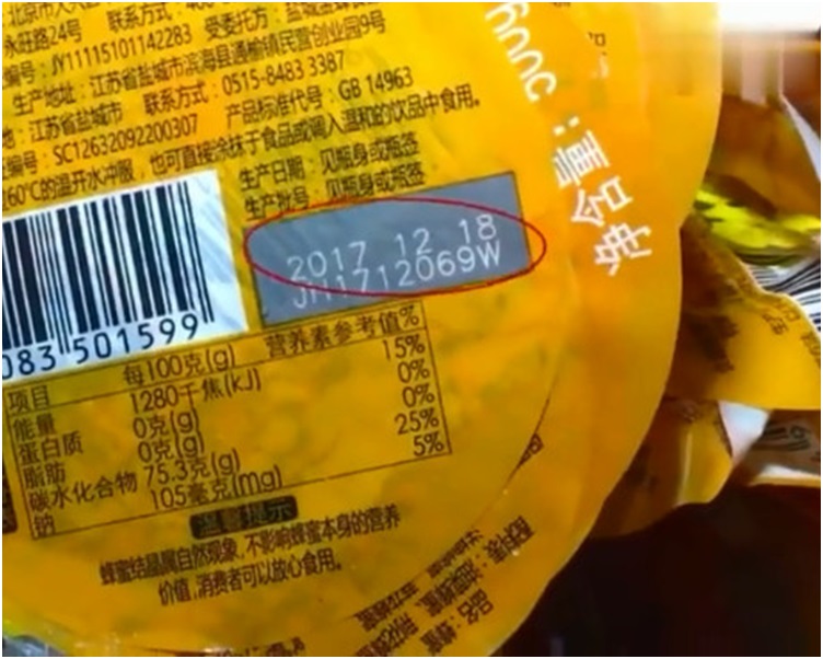 被撕下來的標籤數量非常多,放滿幾個紙皮箱。網圖