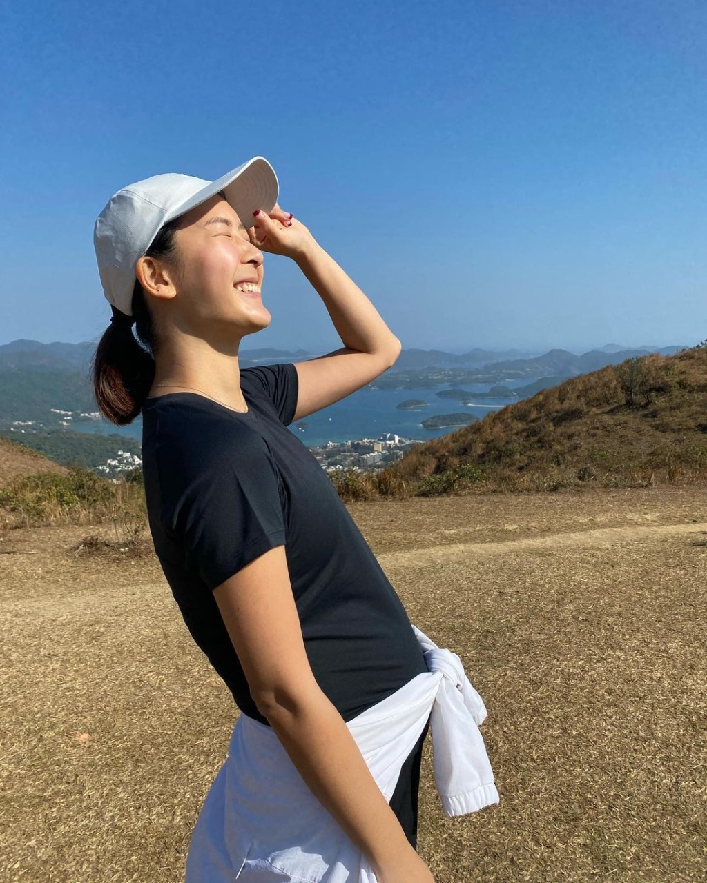 Jennifer早前行山晒孕肚。
