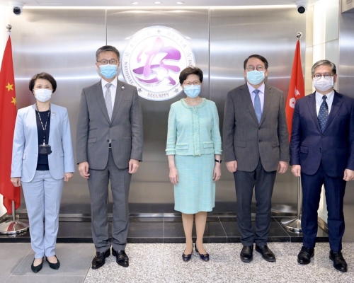 林鄭月娥今日下午分別到訪駐港國安公署及警務處國家安全處。