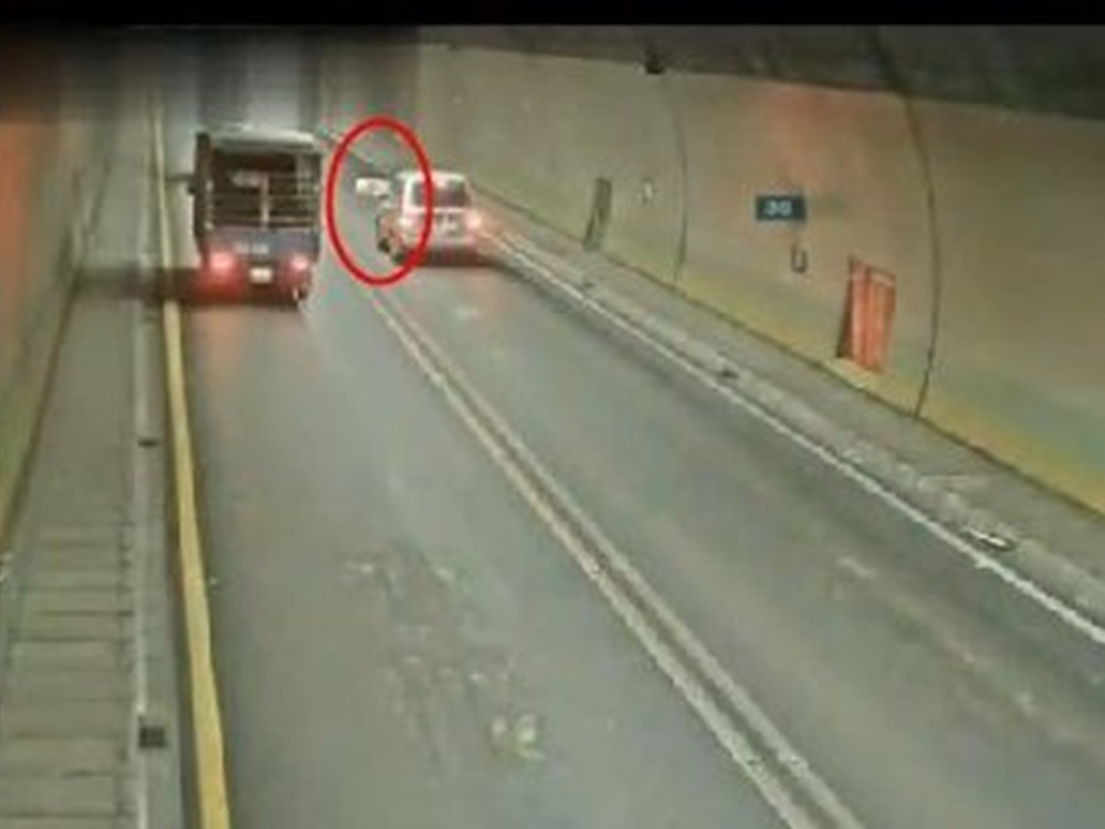 後方車輛及時煞車下,沒有釀成更大意外。網圖