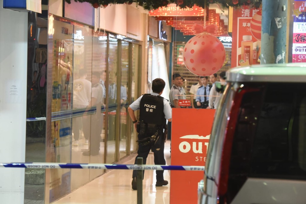 警員封鎖現場。