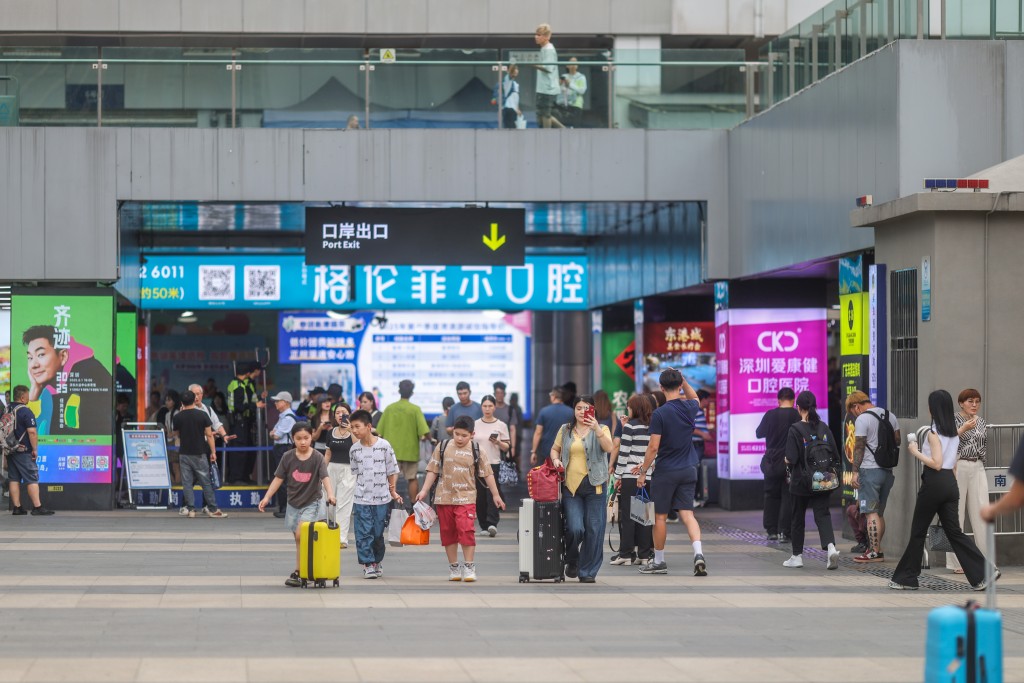 羅淑佩預計與入境旅遊相關的總消費額達2381億元。 羅淑佩預計與入境旅遊相關的總消費額達2381億元。