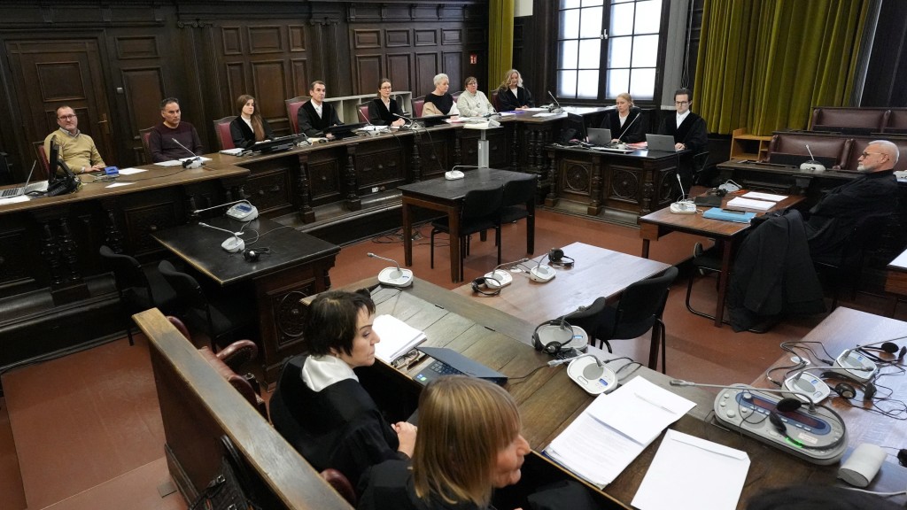 化名「白虎」的德伊雙籍男子被控透過互聯網誘騙青少年自殘自殺，案件於2026年1月9日開庭審理。 路透社