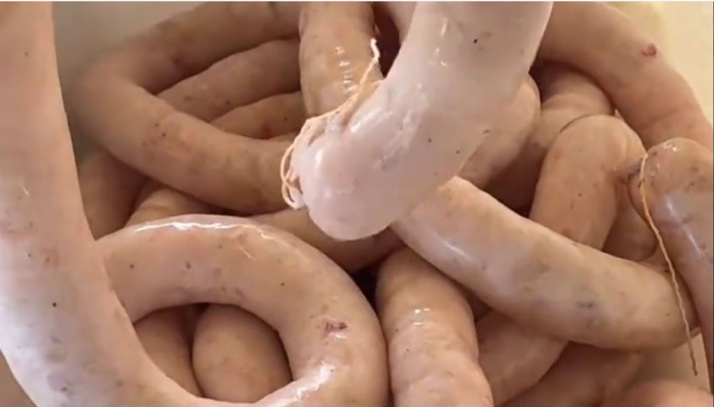 網民紛紛分享「九肥一瘦」版臘腸。抖音@游明消息