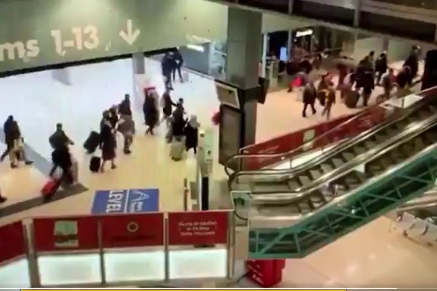 大批市民漏夜趕到火車站逃離。twitter