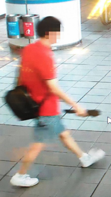 涉案「持刀男子」。網圖