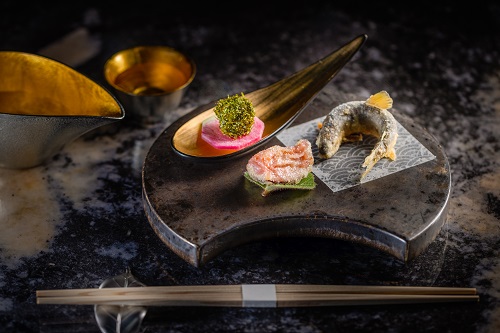 晚餐先付
左/紫菜日本毛蟹丸、中/香炸愛知縣無花果、右/香炸稚鮎