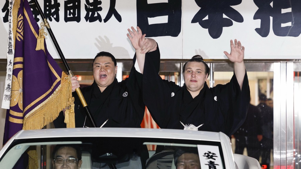 21歲烏克蘭難民擊敗橫綱選手，在日本大相撲九州賽事勝出。 美聯社
