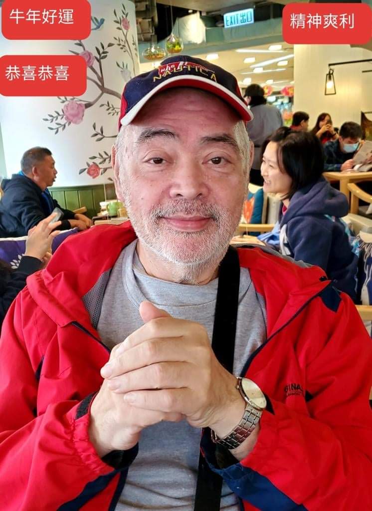 喺賀年片段中,外出光顧食店嘅張偉文變得精神飽滿。
