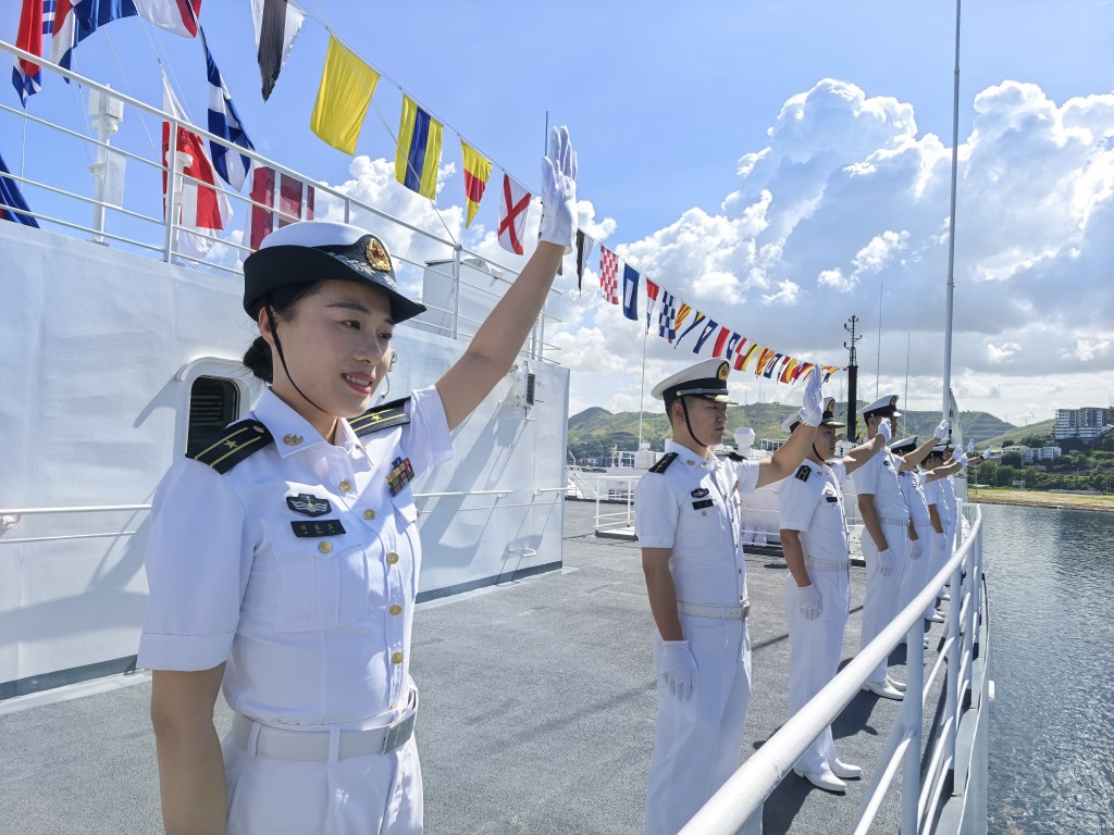“丝路方舟”医院船归国，完成历时234天破纪录的“和谐使命”任务。新华社