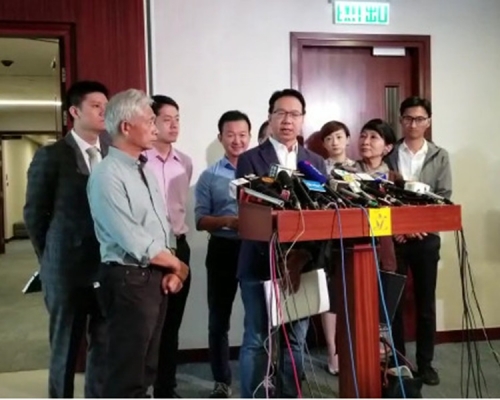 莫乃光強烈譴責林鄭月娥的做法。