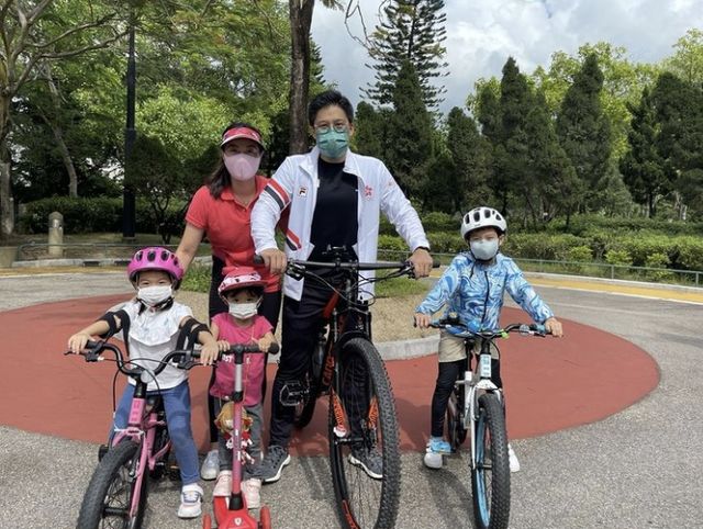霍啟剛今年生日只是去跺單車。
