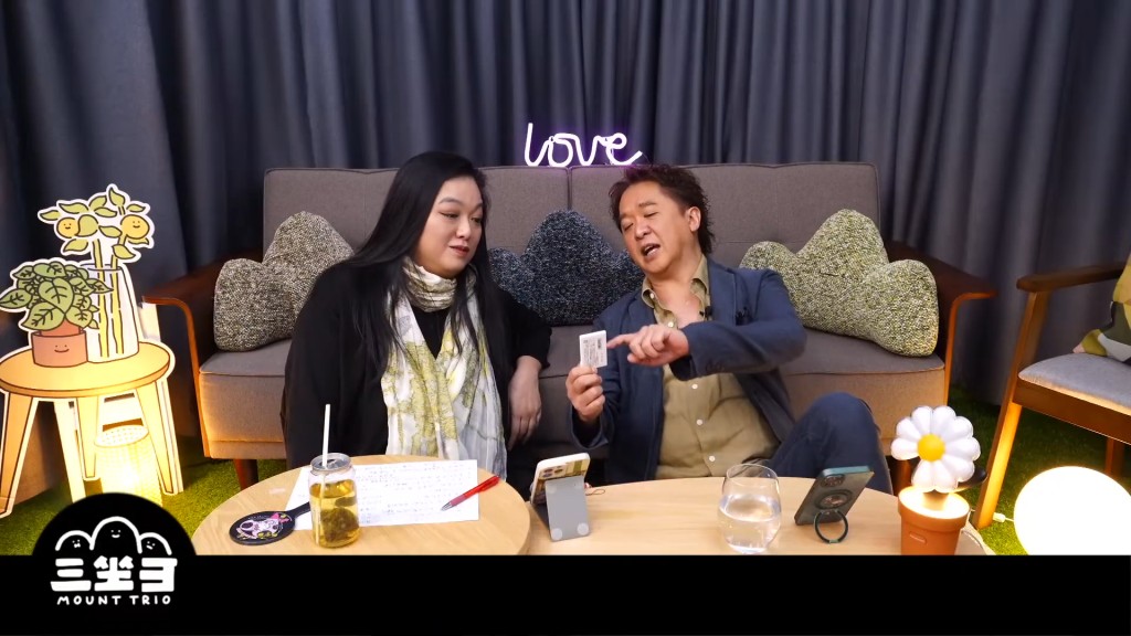 鄧兆尊早前接受好友李珊珊YouTube節目《三坐山》訪問,話題尺度非常大。 鄧兆尊早前接受好友李珊珊YouTube節目《三坐山》訪問,話題尺度非常大。