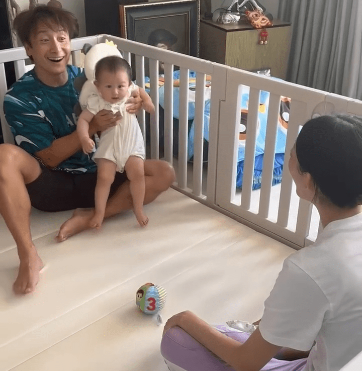 方力申不用工作時，絕大部份都是陪伴妻女，是廿四孝好爸爸。