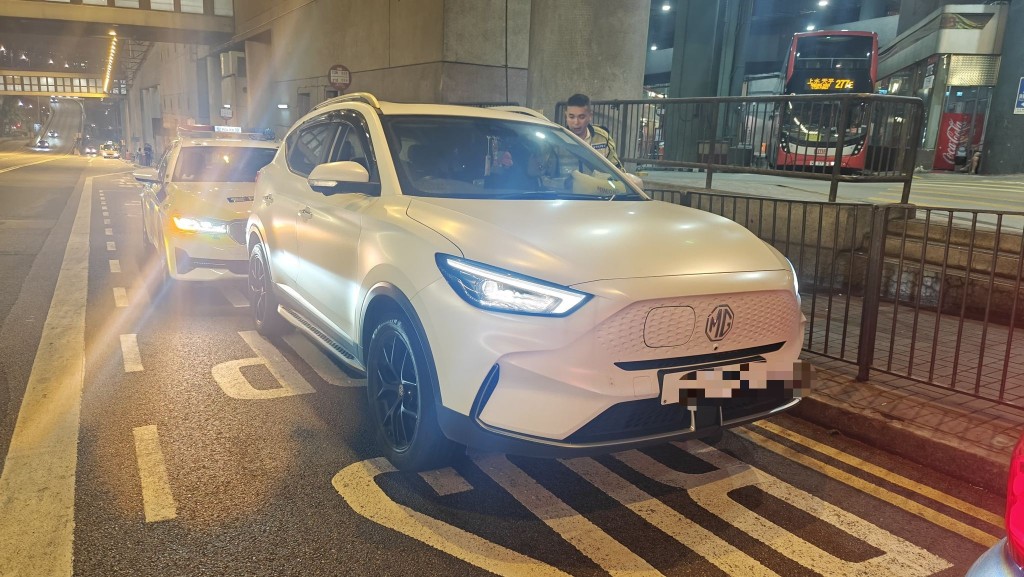 警東九龍打擊超速及酒駕共拘捕6名司機。警方圖片 警東九龍打擊超速及酒駕共拘捕6名司機。警方圖片