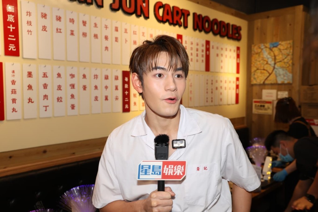 魏浚笙做完外賣仔做樓面。 魏浚笙做完外賣仔做樓面。