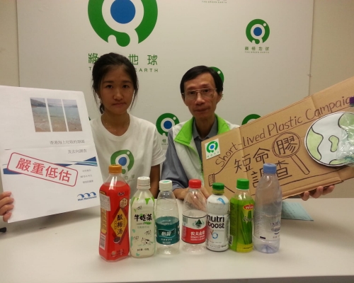 綠惜地球項目主任章詠雯(左)指，無標籤不等同於香港製造；綠惜地球總幹事劉祉鋒(右)建議，環保署應定期進行海洋垃圾統計調查。