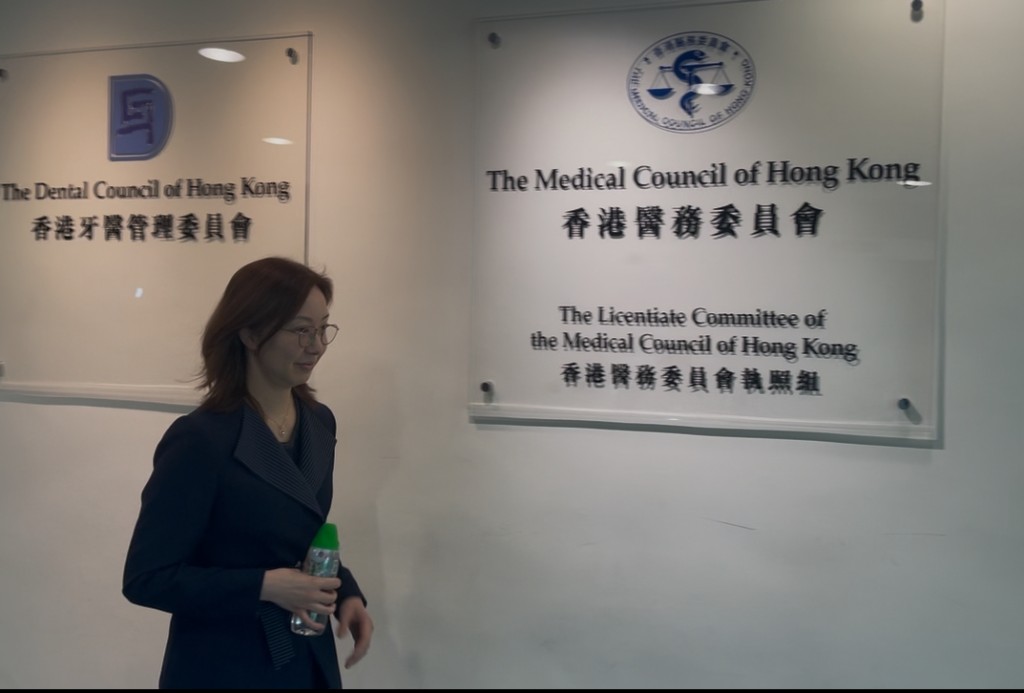 佃穎恩接受控方盤問時指出，「帕博利珠單抗」是免疫治療藥物，會激活人體免疫系統，對癌細胞加以攻擊，但需時見效。