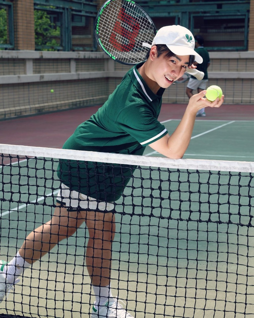 麥兆恒私下熱愛網球運動,展現陽光形象。 麥兆恒私下熱愛網球運動,展現陽光形象。