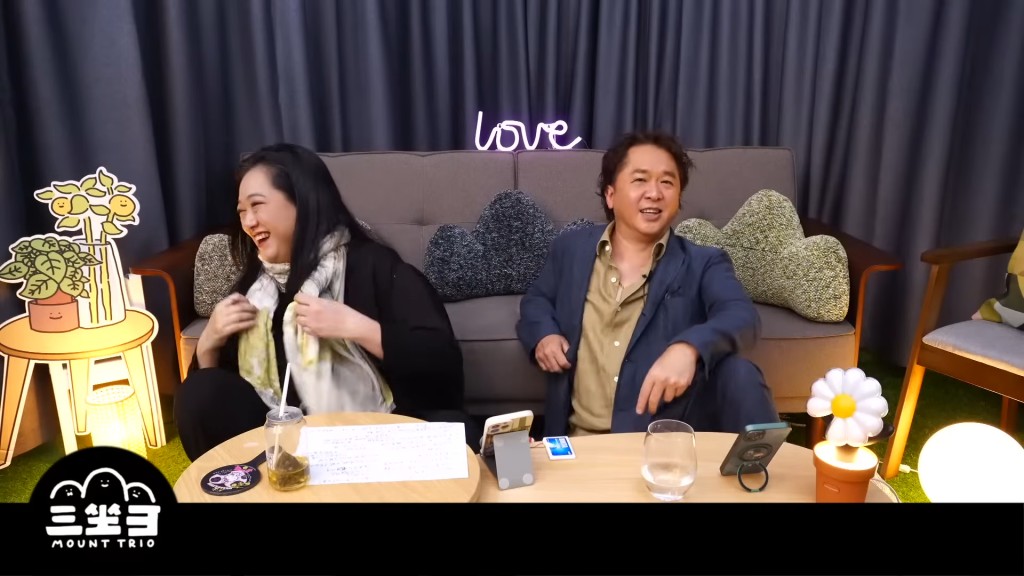 鄧兆尊表示:「而家阿喜經歷緊嘅嘢,有時唔係你哋諗得咁簡單,亦可能係佢諗多咗。」 鄧兆尊表示:「而家阿喜經歷緊嘅嘢,有時唔係你哋諗得咁簡單,亦可能係佢諗多咗。」