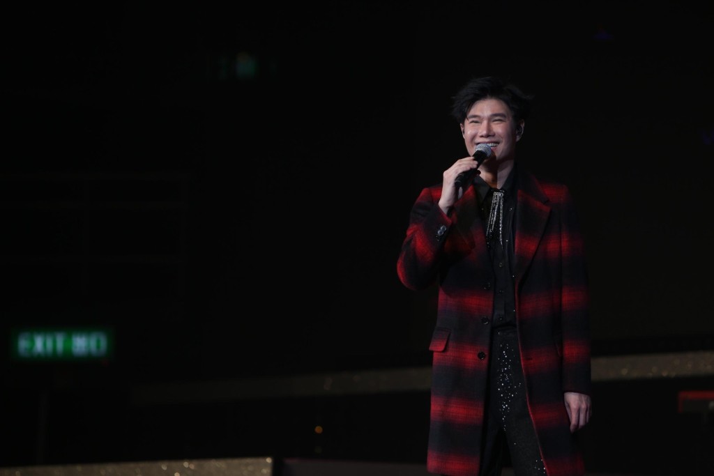 張與辰擔任表演嘉賓，現場見不少海外粉絲們舉牌。