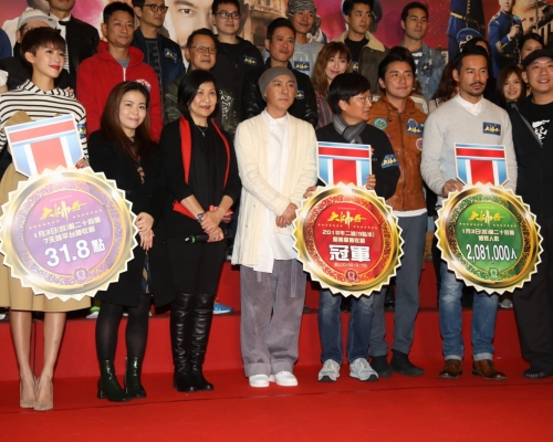 今晚張衛健率領一眾演員蔡思貝、洪永城等出席祝捷晚宴。