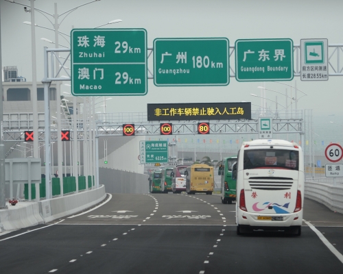 港珠澳大橋去年通車後來往廣東與香港更方便。資料圖片