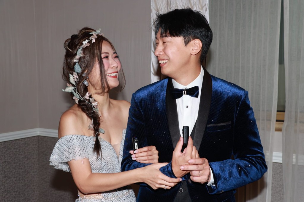 馮曦妤為婚禮特別創作歌曲，由老公錄音唱給她聽。