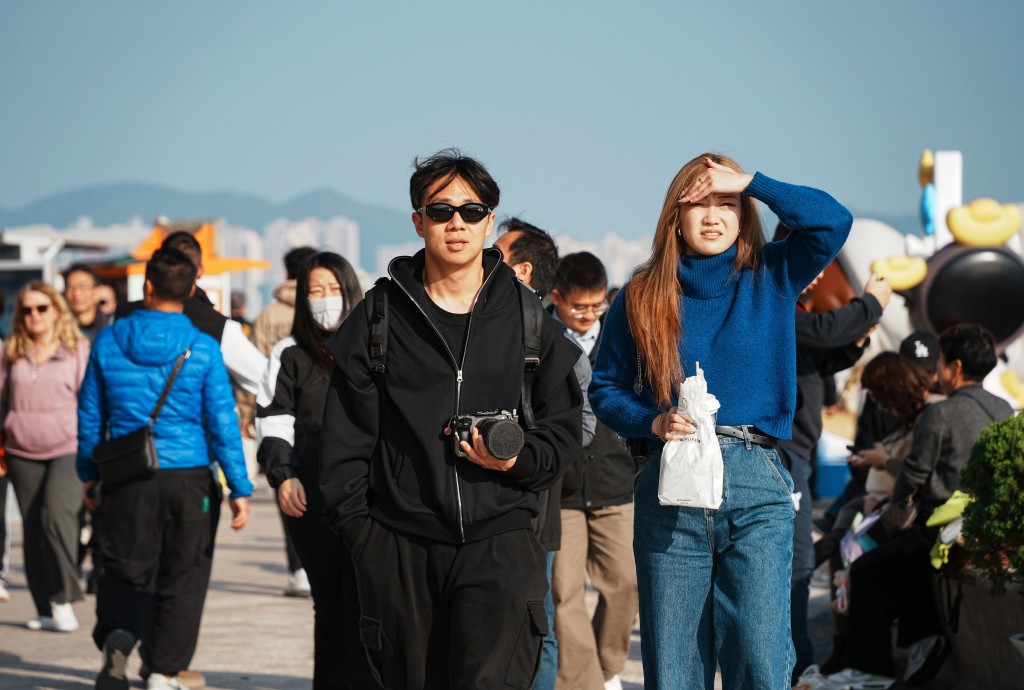 天文台預測本港下午部分時間有陽光及乾燥,今晚大致多雲,氣溫介乎15°C至20°C。資料圖片 天文台預測本港下午部分時間有陽光及乾燥,今晚大致多雲,氣溫介乎15°C至20°C。資料圖片