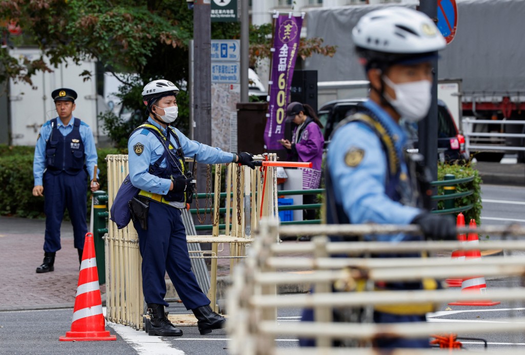 针对特朗普到访，日本警方加强保安。路透社