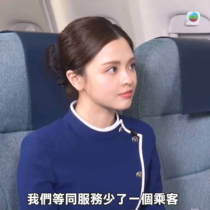 史颖乔重操故业饰演空姐。
