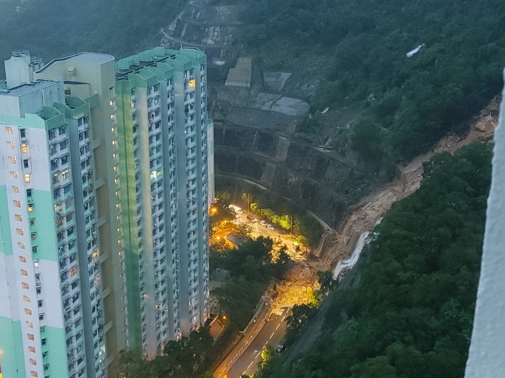 2023年9月,箕灣耀興道天然山坡發生特大山泥傾瀉。資料圖片 2023年9月,箕灣耀興道天然山坡發生特大山泥傾瀉。資料圖片