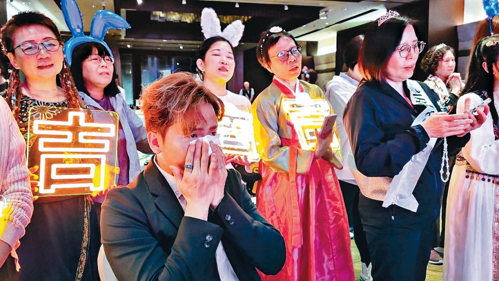 吉吉出席歌迷會活動時，激動流淚！