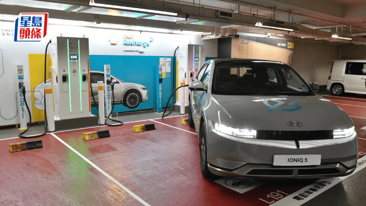 教育局局長蔡若蓮昨回覆立法會書面質詢指，學校可按實際運作需要，在校內設置電動車充電設施。 資料圖片