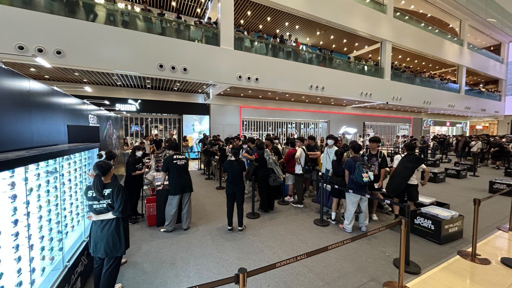 代理商由7.1起一連多日舉辦期間限定店,發售爆旋陀螺。 代理商由7.1起一連多日舉辦期間限定店,發售爆旋陀螺。