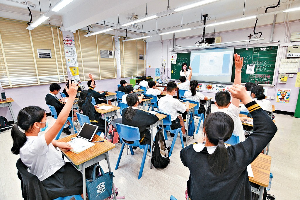 教育局公布小學英文科的新課程指引,並列舉多個教學資源例子,供學校使用。
