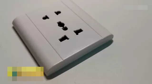 伪装成插座的针孔摄录机。网图