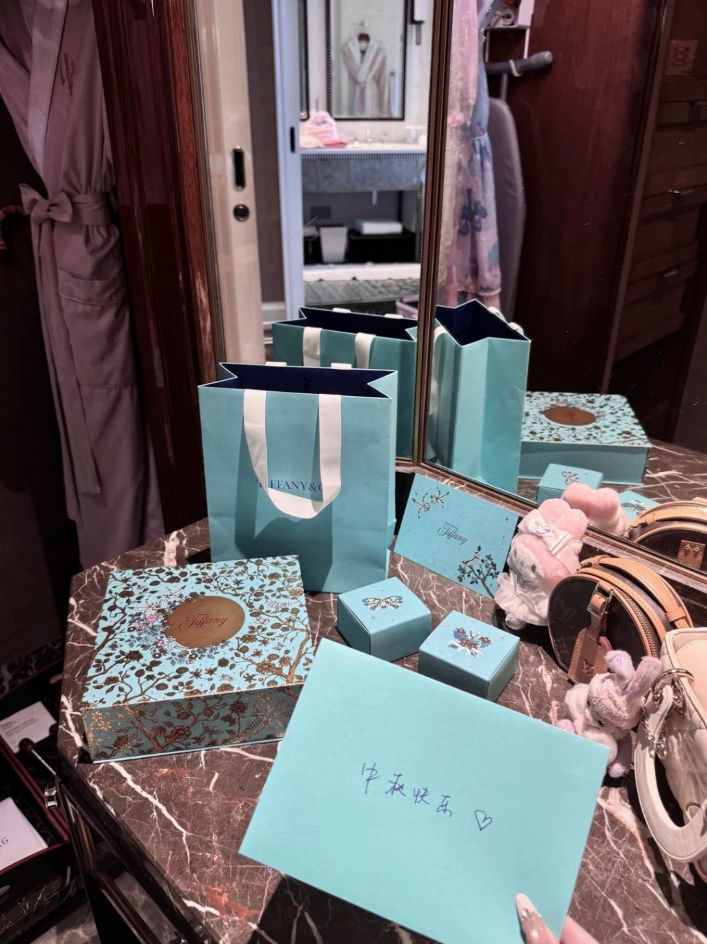 Tiffany被指在月餅危機開始前處理不當。小紅書