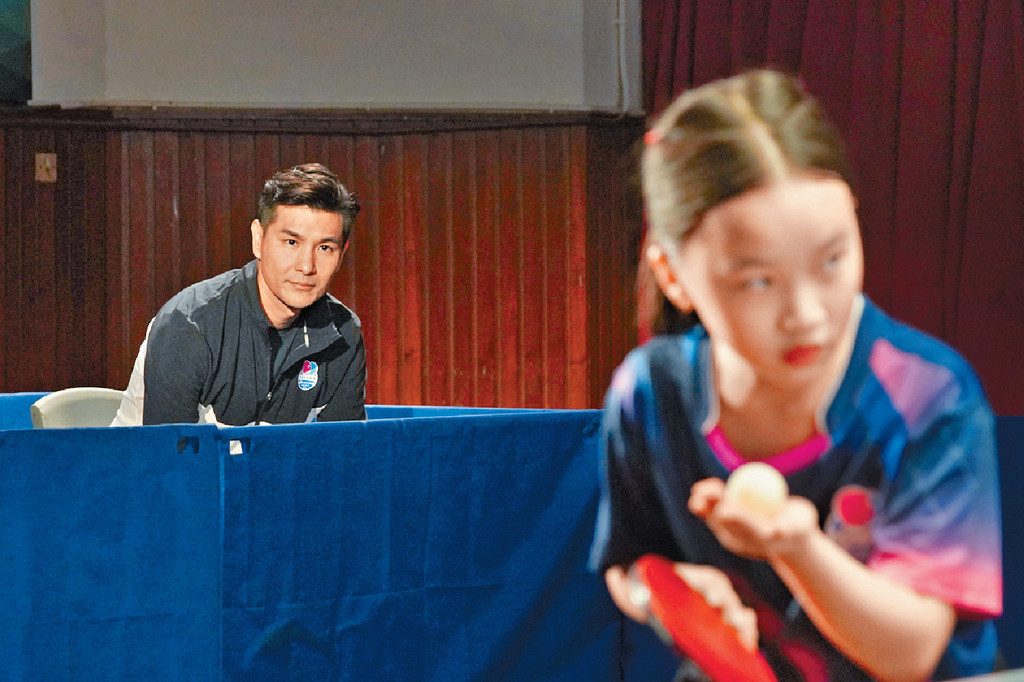 ■《母亲的乒乓球》借乒乓球赛比喻做人要打逆境波。