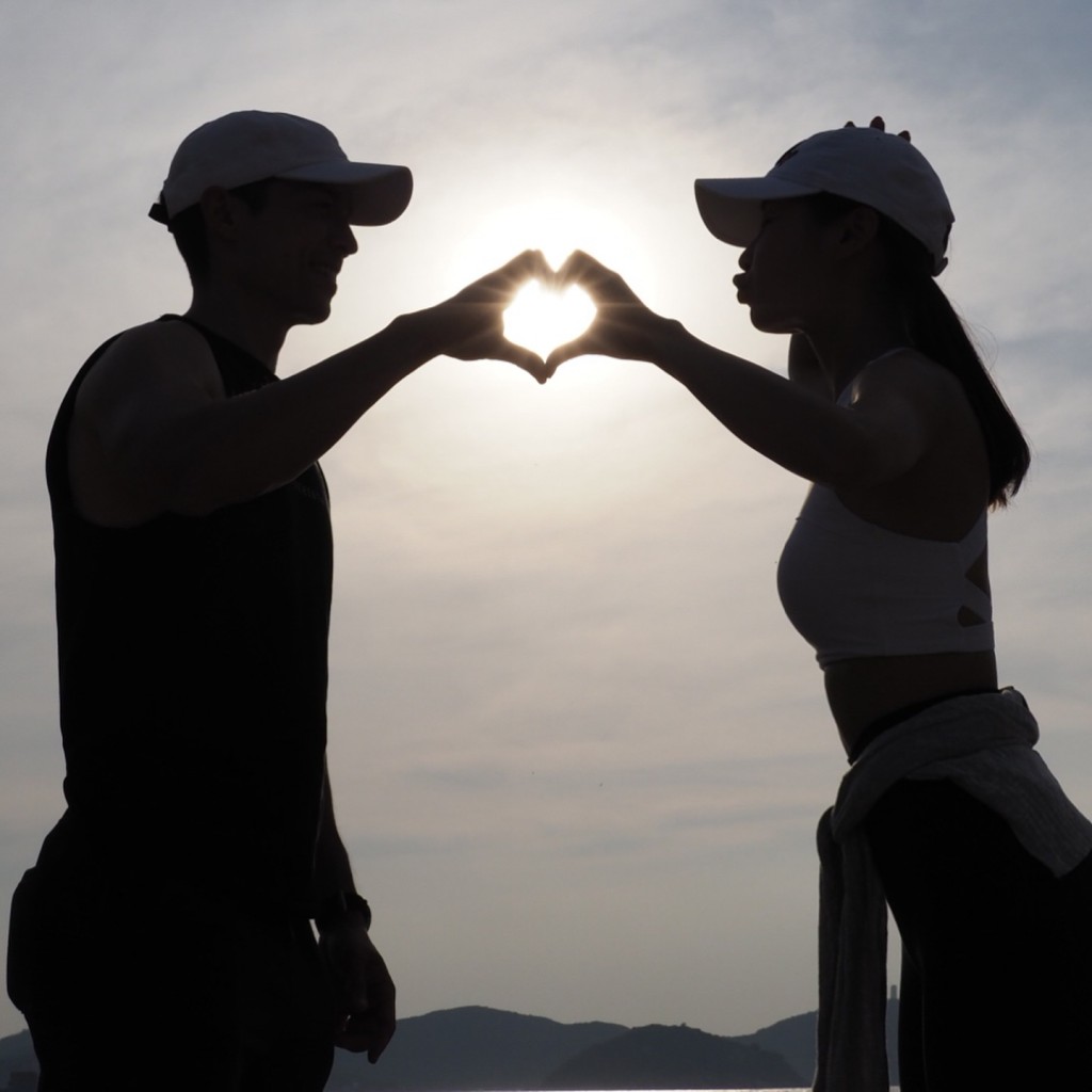 簡淑兒與麥大力交往多時，終於結為夫婦。