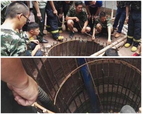 现救援人員對坑洞進行排水。