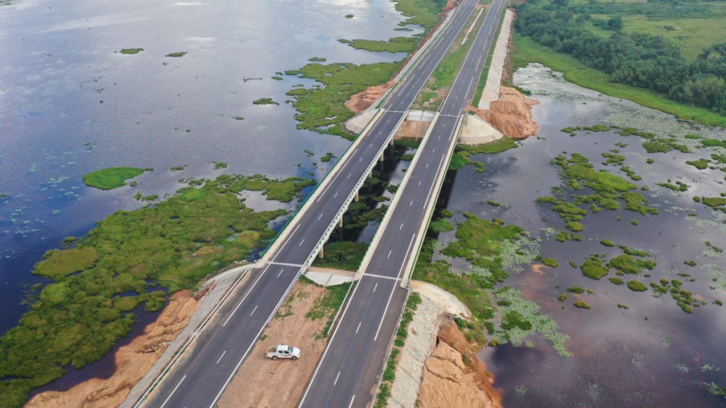 中国快速高质的基建能力，令铁布高速公路项目能早日投入使用，推动科特迪瓦的经济发展。新华社