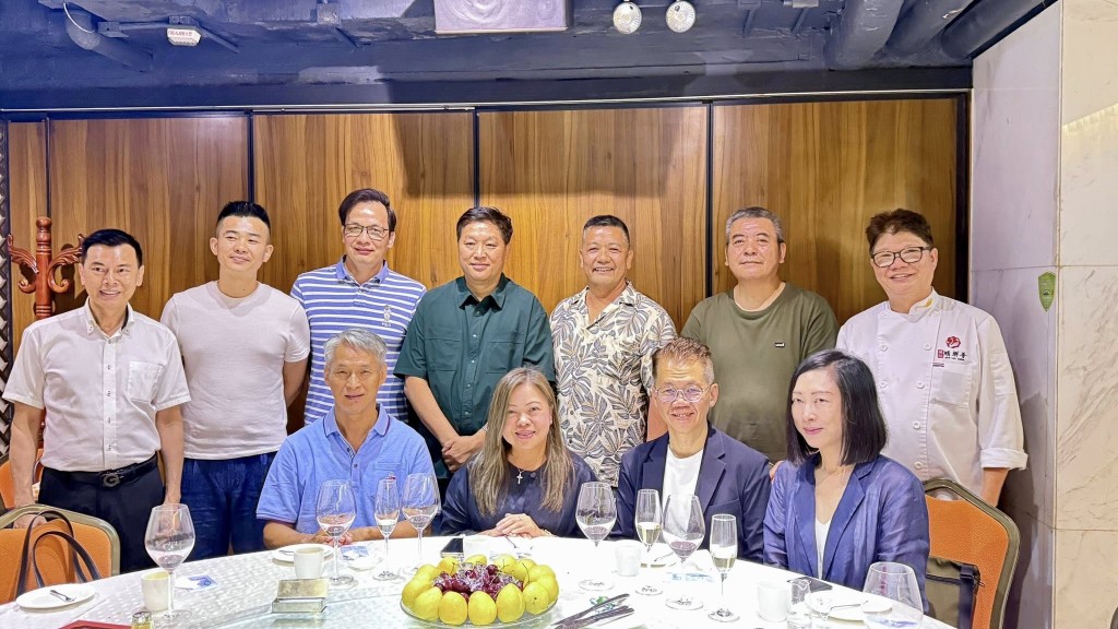 羅淑佩品嘗香港名廚手藝 食鮑魚龍蝦撈起、自家醬香風乾鴨 稱要把粵菜推廣給市民旅客