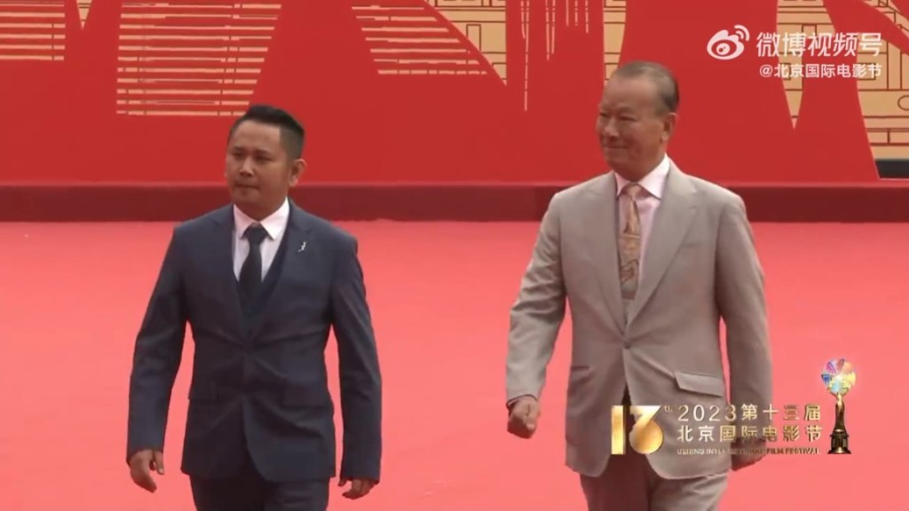 久未公开露面的李修贤（右）日前惊喜现身《第十三届北京国际电影节》。  ​