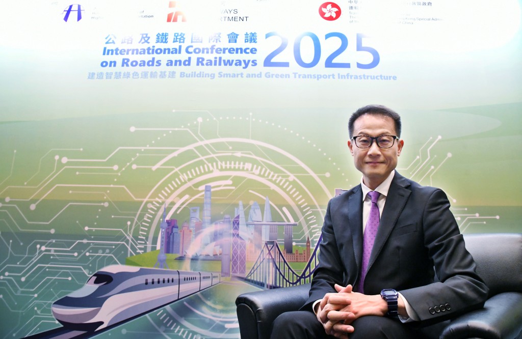 路政署署長邱國鼎接受《星島》訪問。何健勇攝 路政署署長邱國鼎接受《星島》訪問。何健勇攝