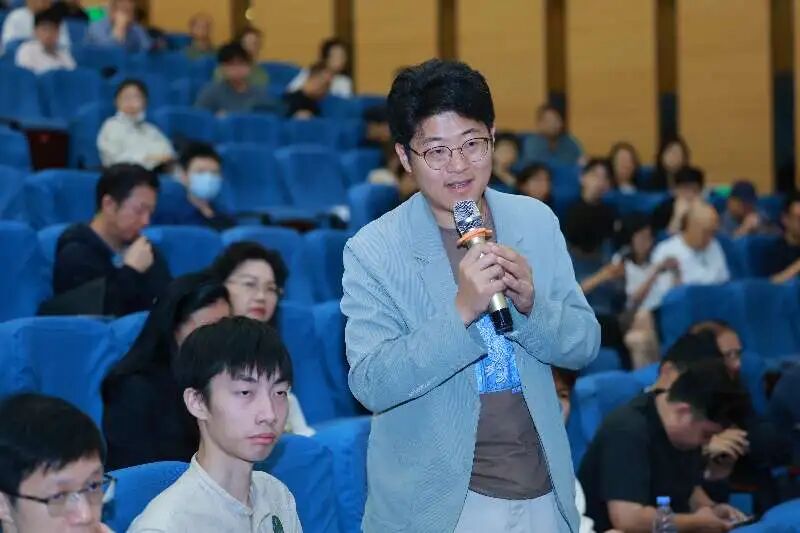 現場觀眾熱烈互動。 現場觀眾熱烈互動。